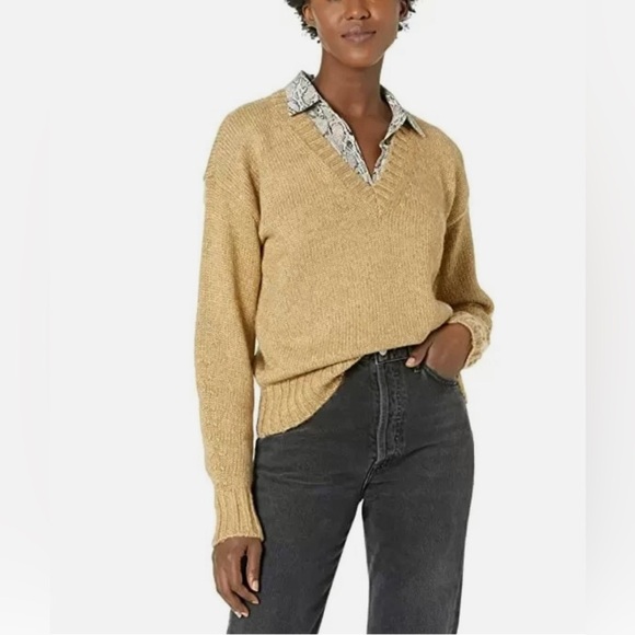 Ralph Lauren Women’s V-Neck Metallic Gold Shimmery Sweater NWT Medium - Picture 1 of 16